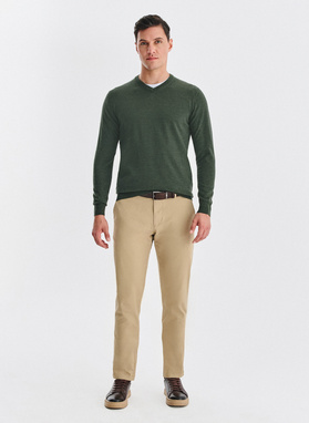 Wełniany sweter w kolorze zielonym