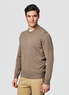 Beżowy męski sweter w serek