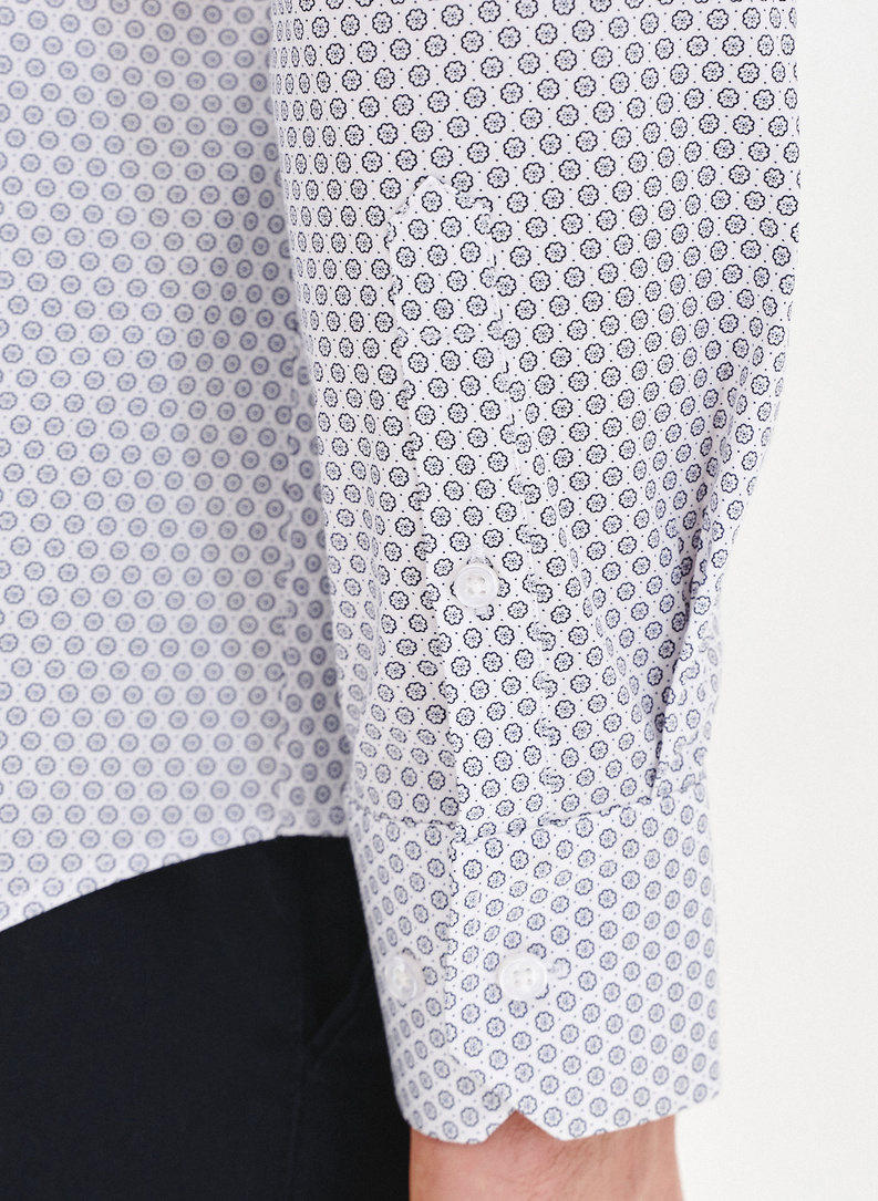 Biała koszula męska w mikrowzór