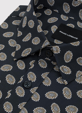 Czarna koszula w kwiaty