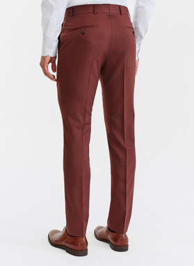 Gładki brązowy garnitur męski