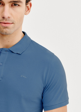 Gładki t-shirt polo w niebieskim kolorze