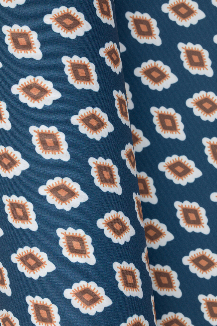 Niebieska poszetka męska ze wzorem na całej powierzchni