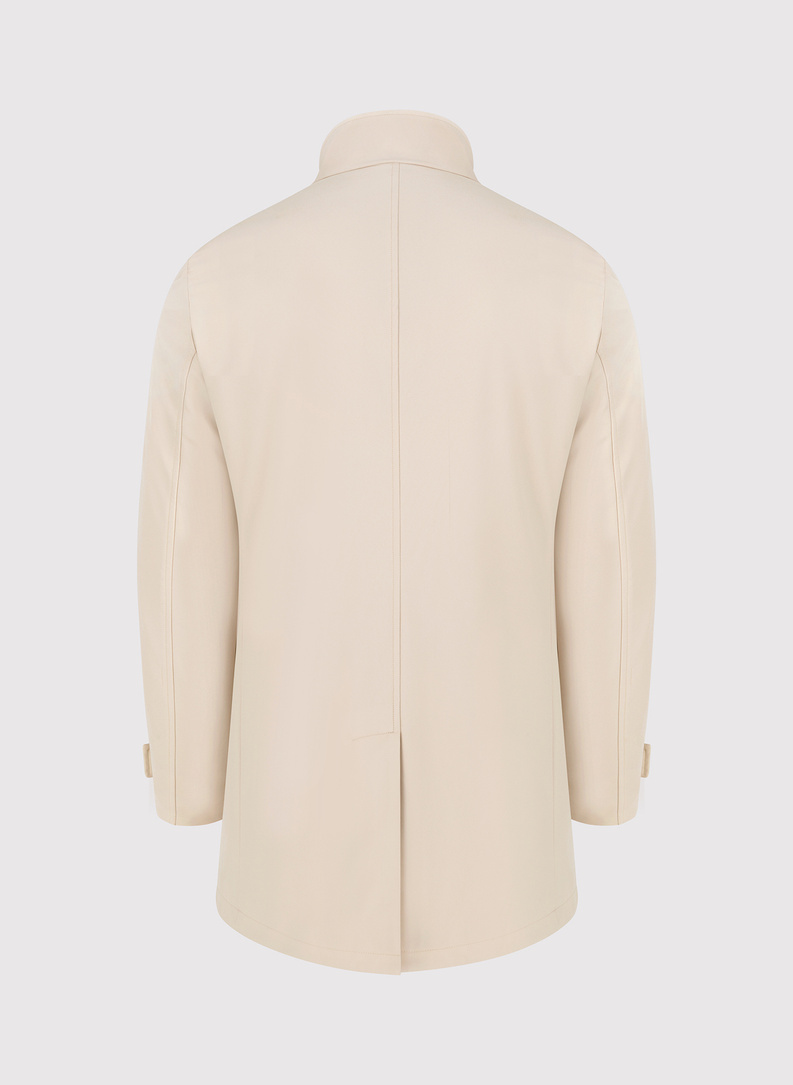 Wiosenny płaszcz męski w kolorze beżowym