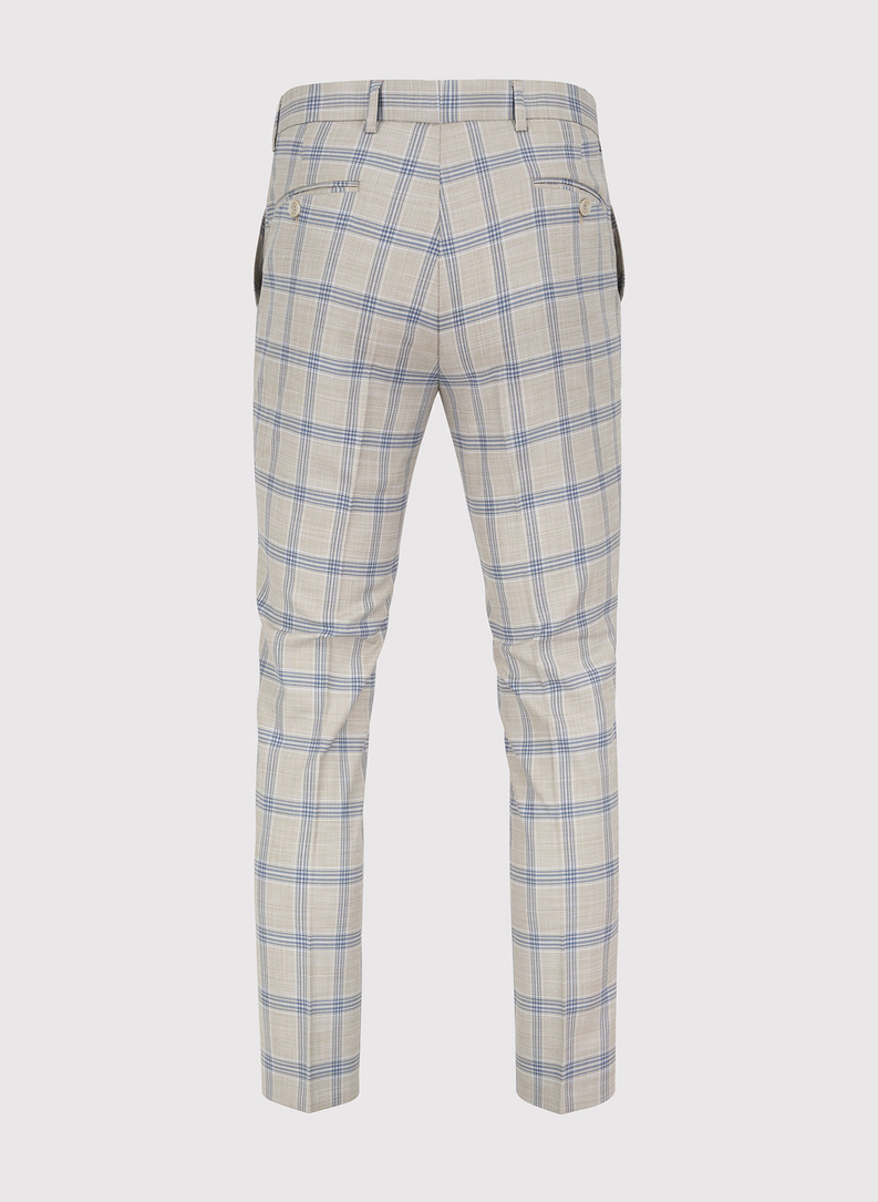 Beżowy garnitur w niebieską kratę