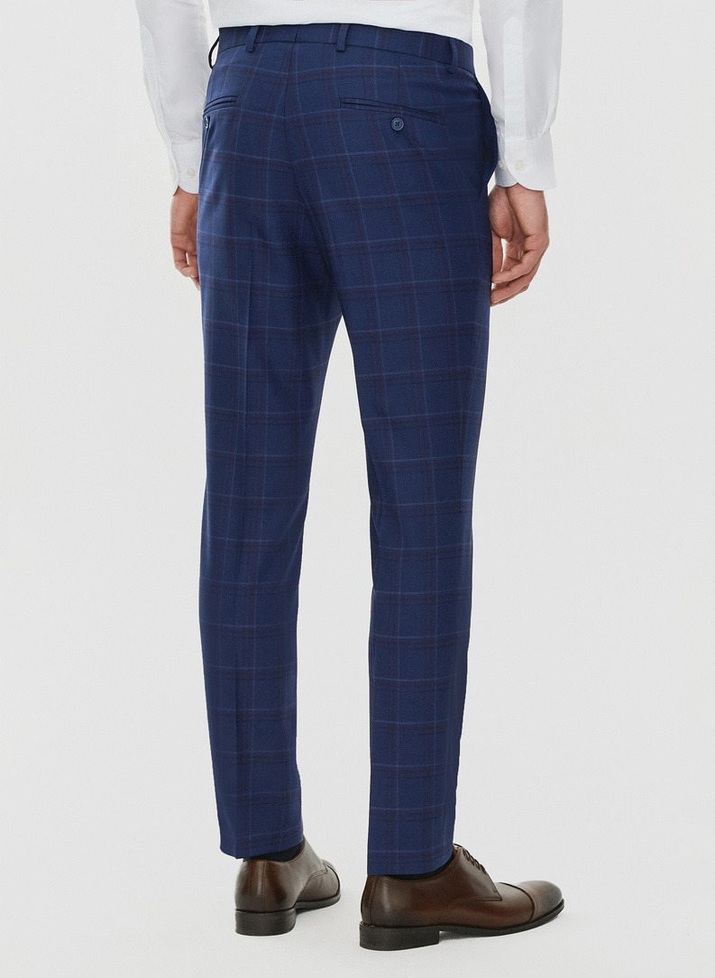 Dwuczęściowy granatowy garnitur męski w czerwono-białą kratę