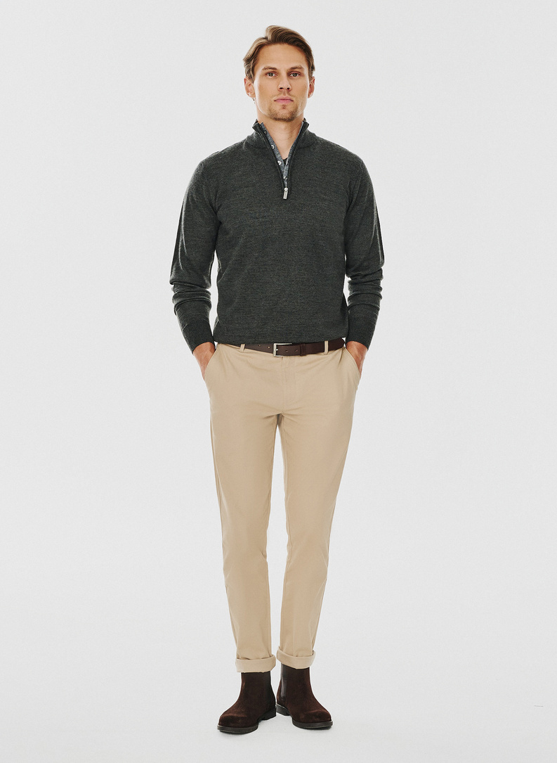 Grafitowy sweter męski ze stójką