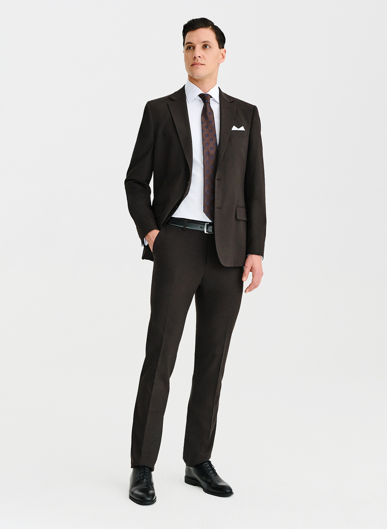 Ślubny brązowy garnitur męski