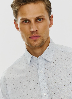 Koszula w kropki o kroju Regular