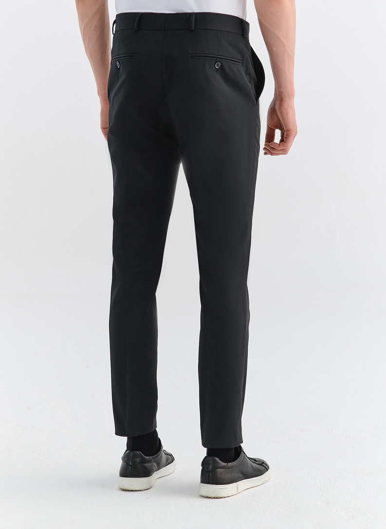 Gładki garnitur męski w kolorze czarnym