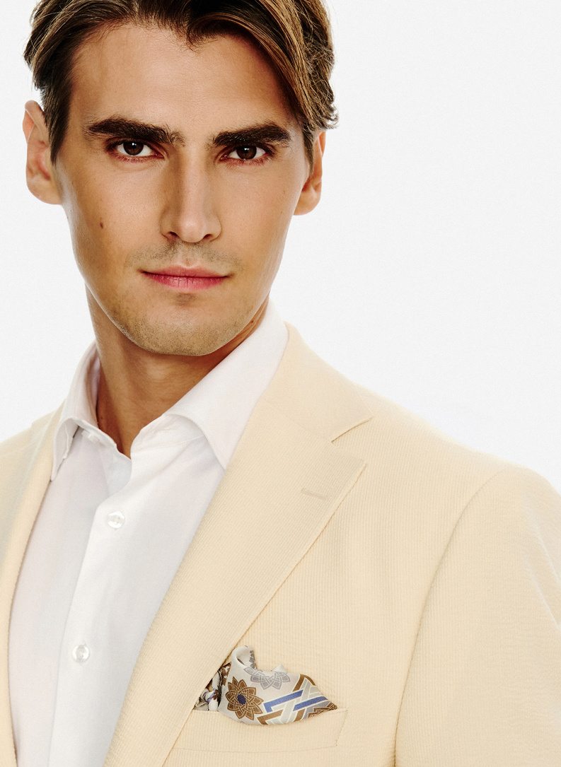 Jasnobeżowa marynarka garniturowa 