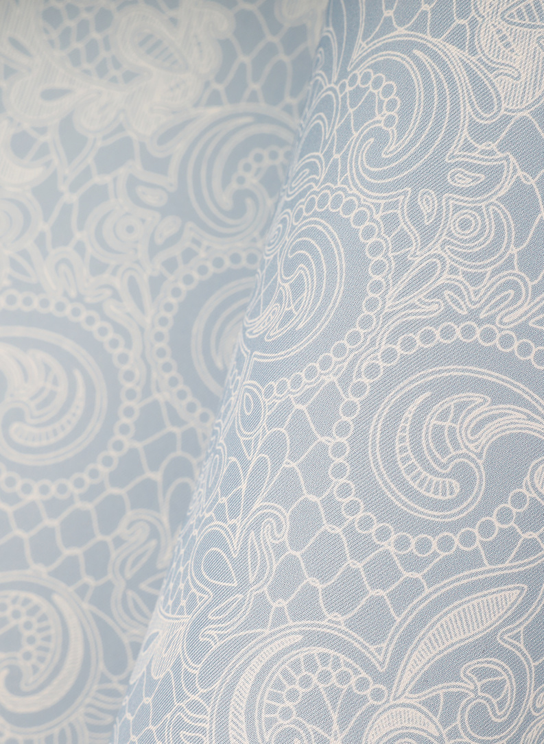 Jedwabna niebieska poszetka we wzór