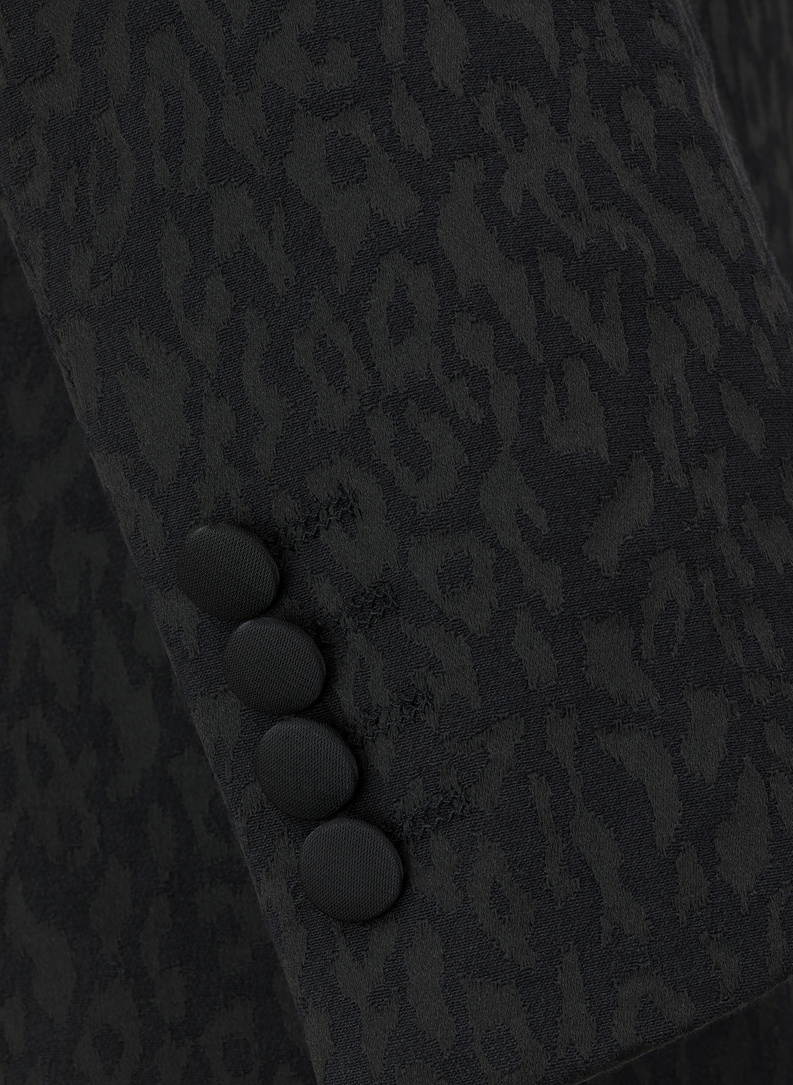 Czarna żakardowa marynarka smokingowa