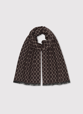 Brązowy szalik we wzory