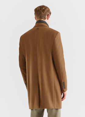 Męski kamelowy płaszcz z wełną