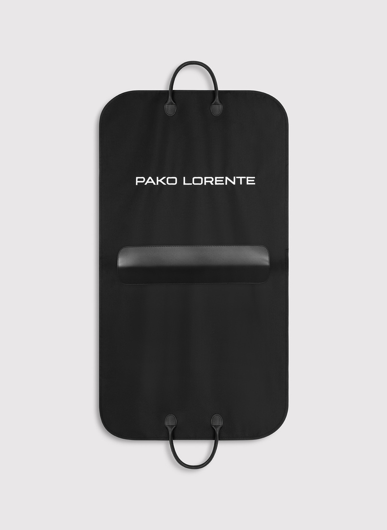 Czarny pokrowiec na garnitur P000B-UP-003-C-0