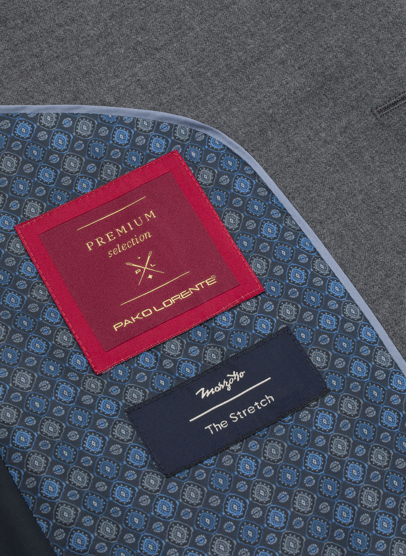 Gładki szary garnitur z wełny