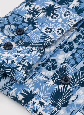 Niebieska koszula w hawajskie wzory