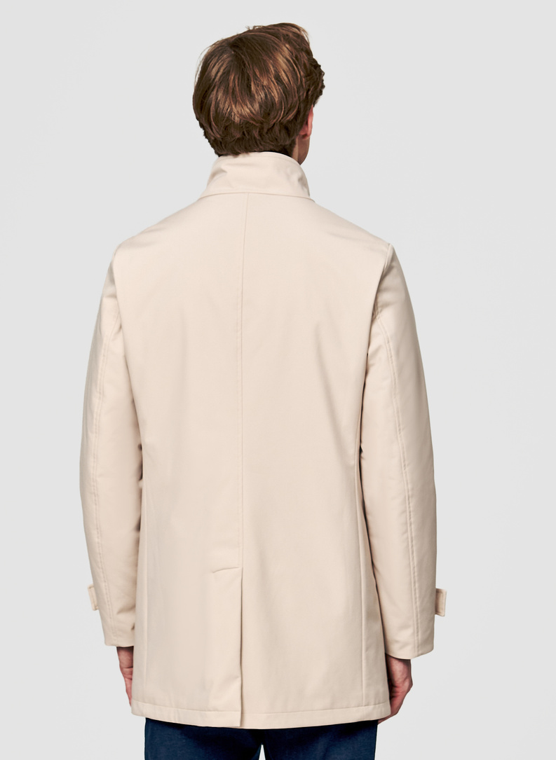 Wiosenny płaszcz męski w kolorze beżowym