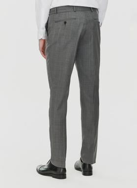 Dwuczęściowy garnitur męski w drobną kratę