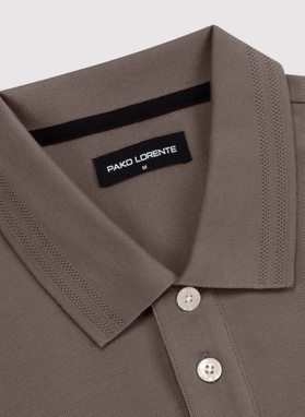 Brązowy t-shirt polo na trzy guziczki