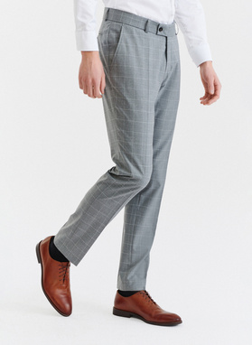 Szary garnitur męski z wełny