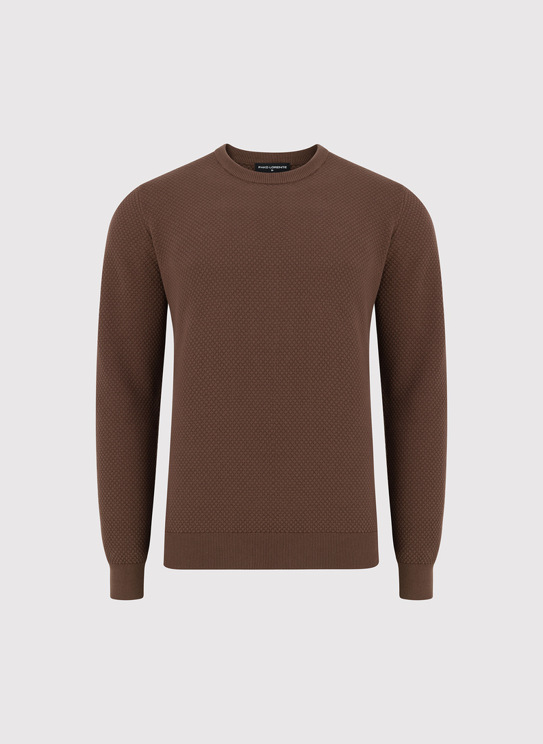 Brązowy sweter męski