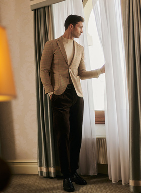 Beżowa marynarka w pepitkę