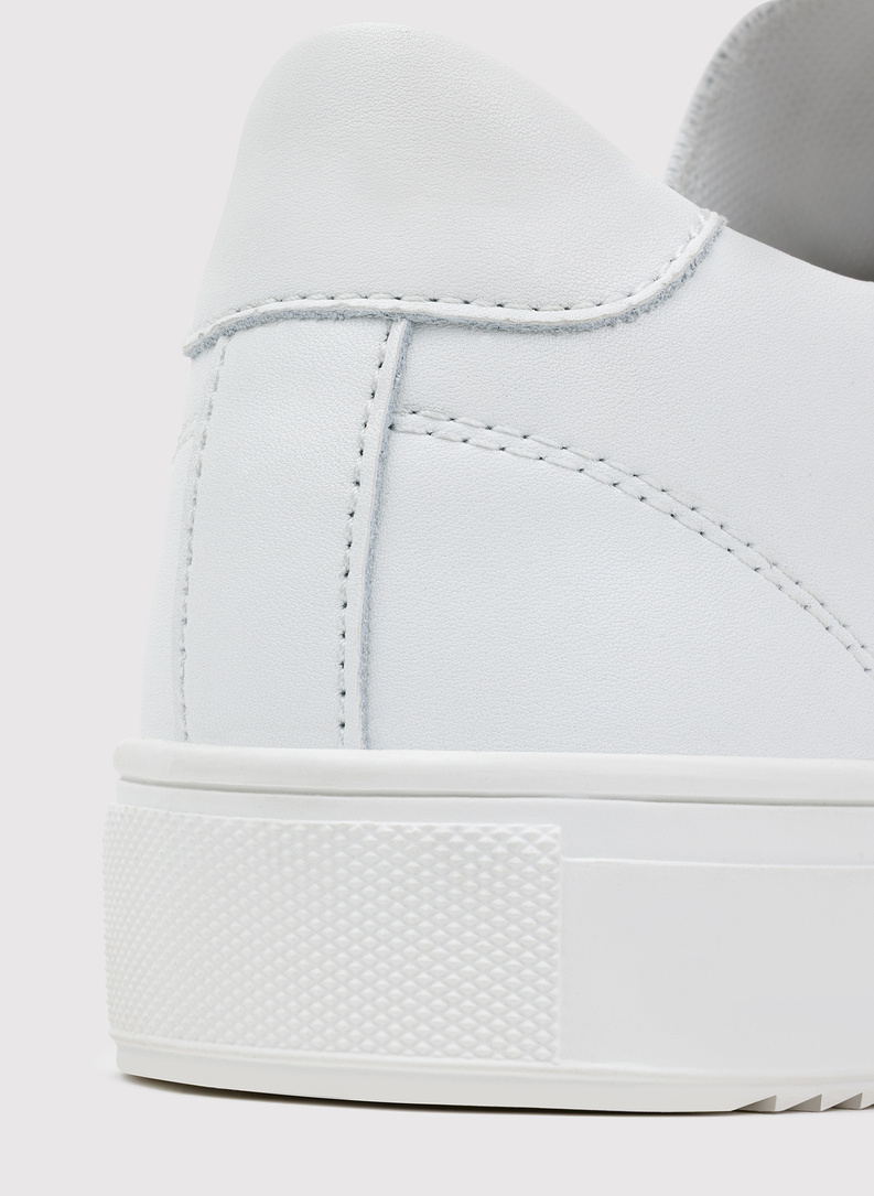 Białe sneakersy męskie