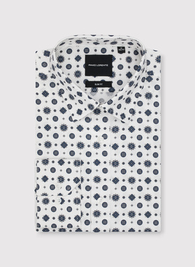 Biała koszula w niebieski wzór geometryczny