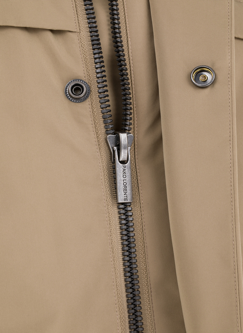 Kurtka męska z kapturem w kolorze beżowym