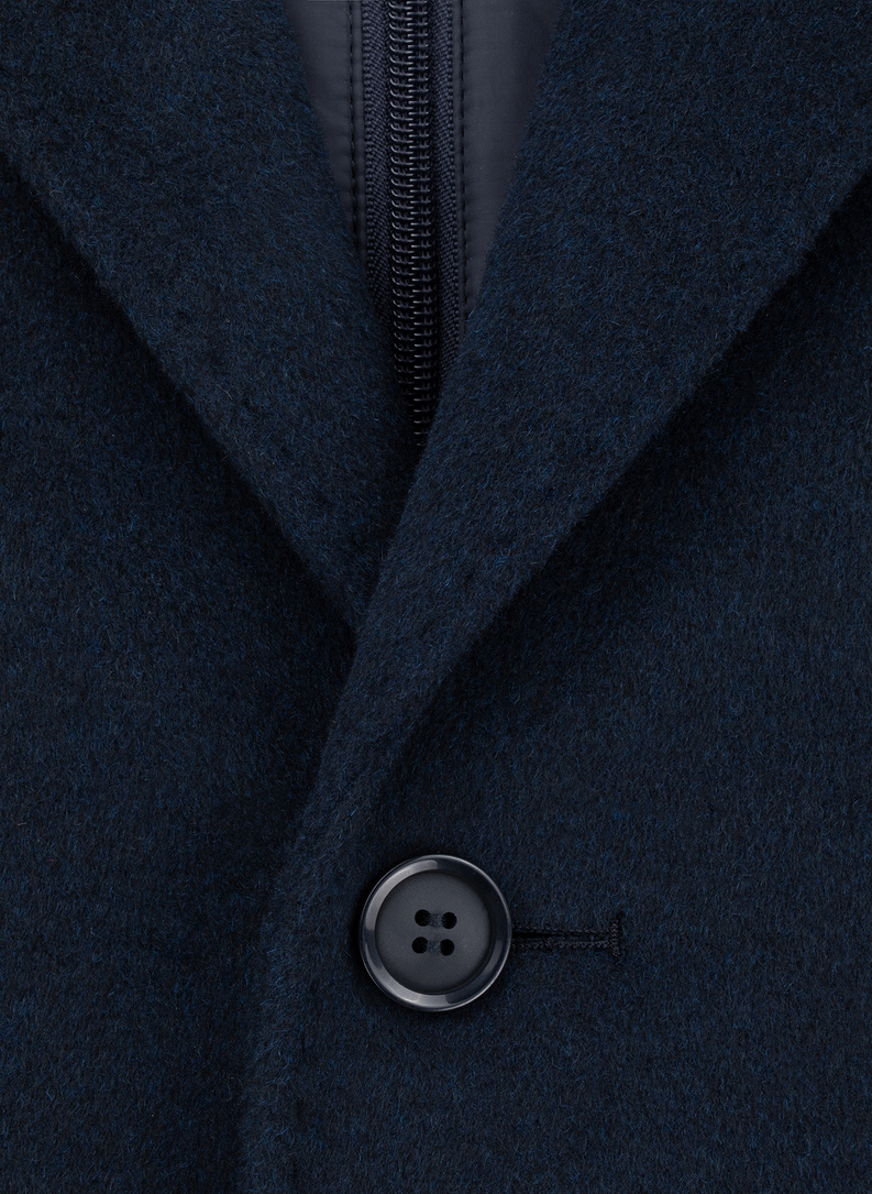 Granatowy płaszcz męski z odpinaną stójką