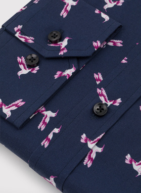 Granatowa koszula w kolibry