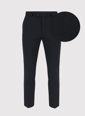 Gładki czarny garnitur z wełną