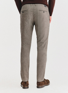 Brązowe spodnie chino