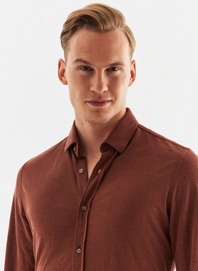 Gładka taliowania koszula w kolorze brązowym