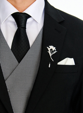 Srebrna szpilka do marynarki męskiej lilia