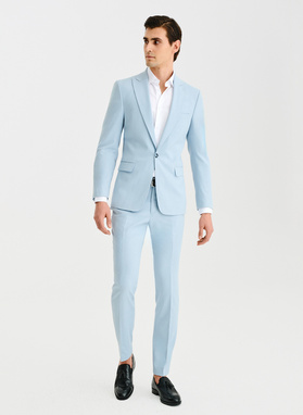 Ślubny błękitny garnitur męski