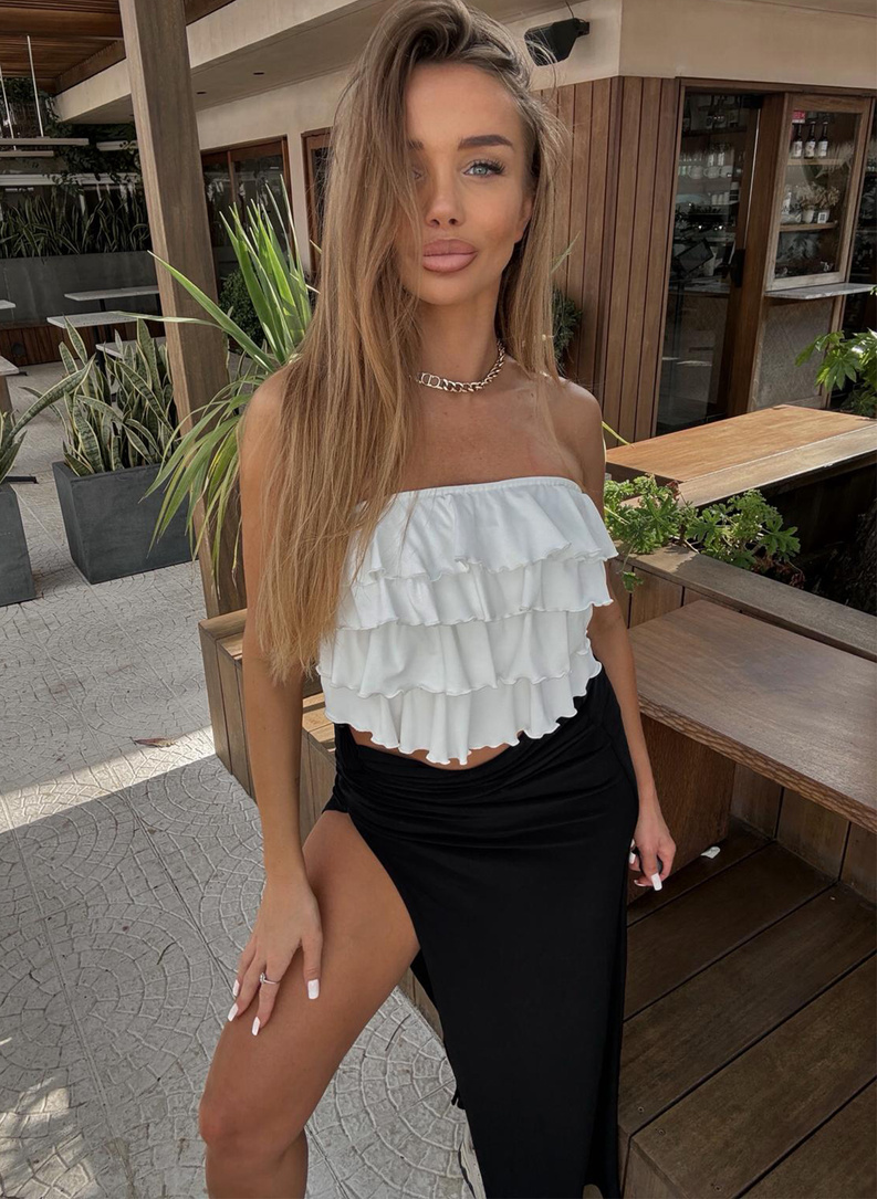 Biała bluzka hiszpanka z falbankami