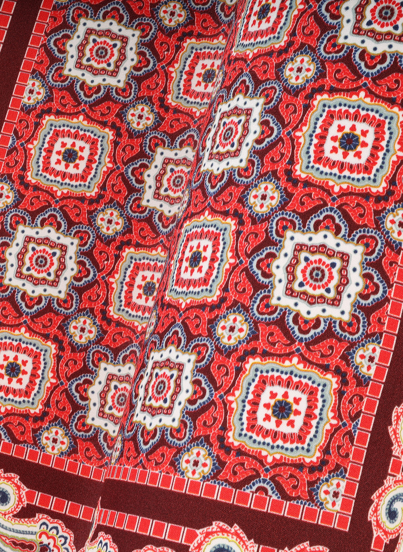 Bordowa poszetka w geometryczny wzór