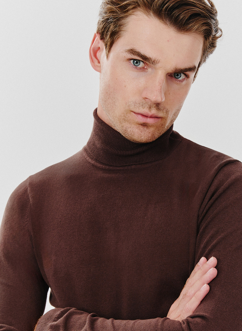 Brązowy gładki golf męski