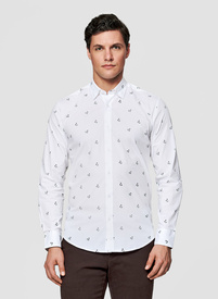 Biała koszula męska w wiśnie