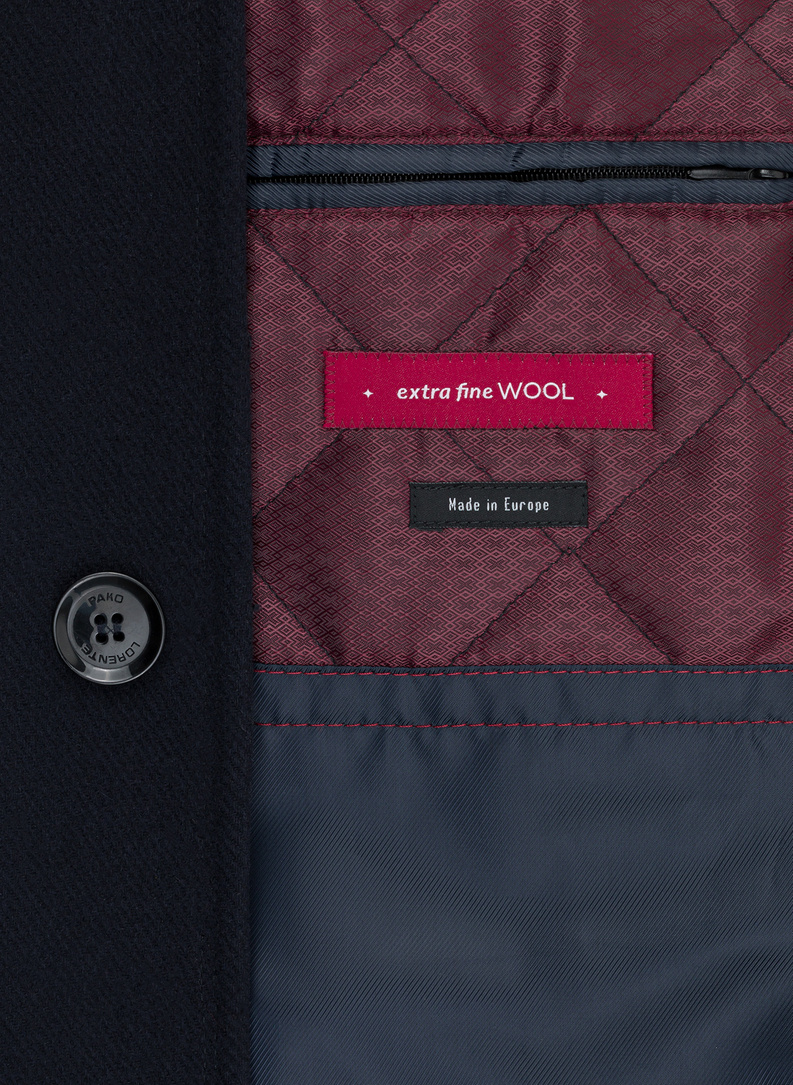 Granatowy płaszcz męski z podwójnym kołnierzem