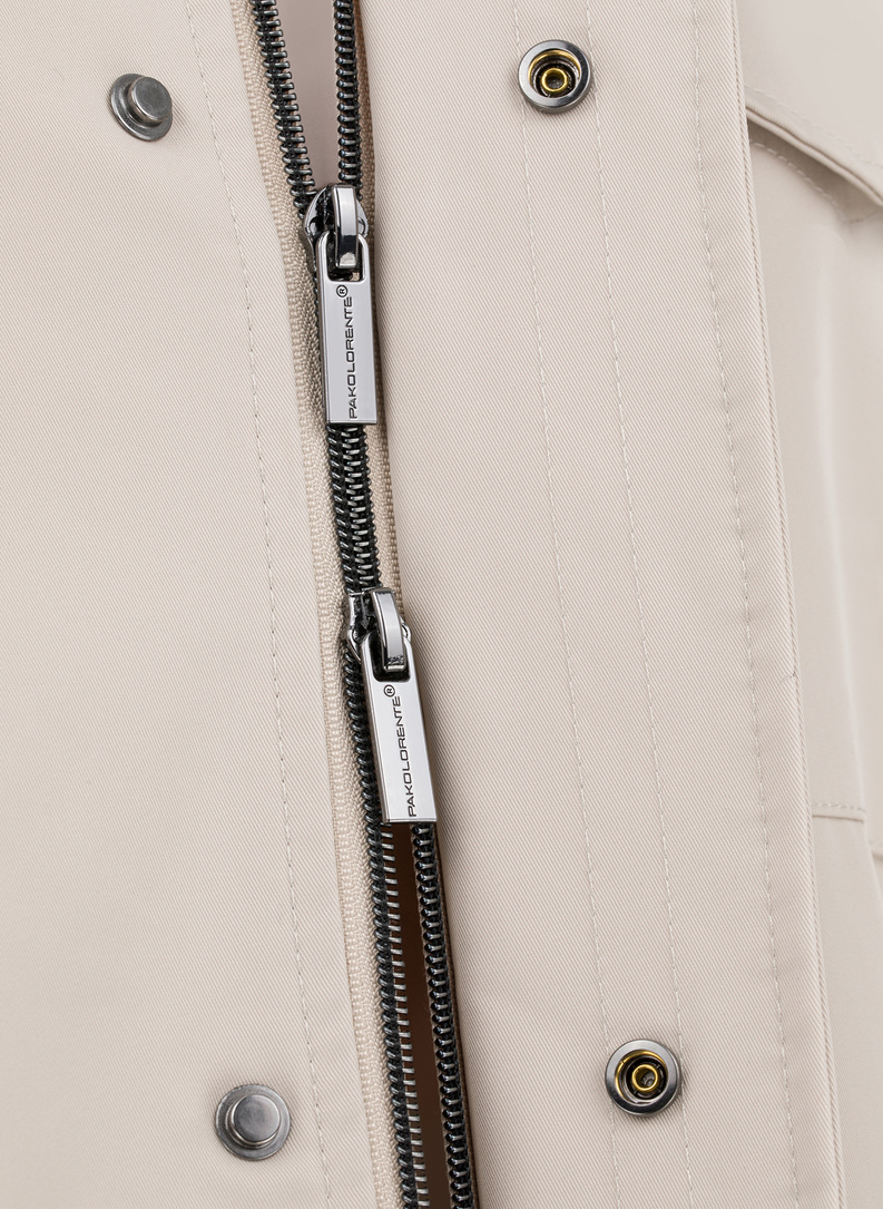 Wiosenna kurtka w kolorze beżowym