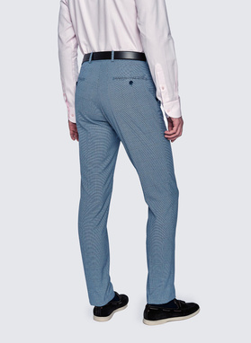 Niebieski garnitur męski w kratkę