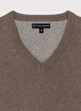 Beżowy gładki sweter męski z dekoltem w serek