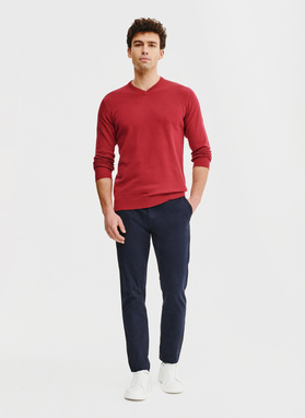 Czerwony męski sweter w serek