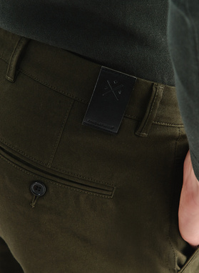 Zielone spodnie męskie o kroju Slim Fit