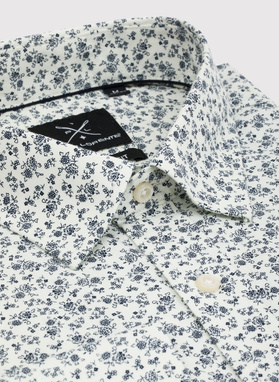 Biała koszula męska w delikatny kwiatowy wzór