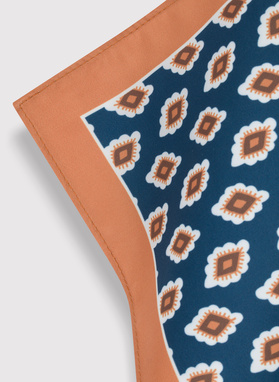 Niebieska poszetka męska ze wzorem na całej powierzchni